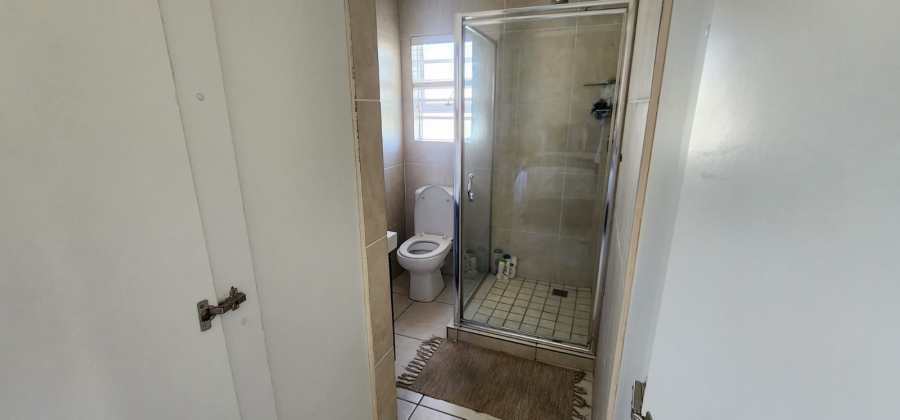 To Let 3 Bedroom Property for Rent in Uitzicht Western Cape